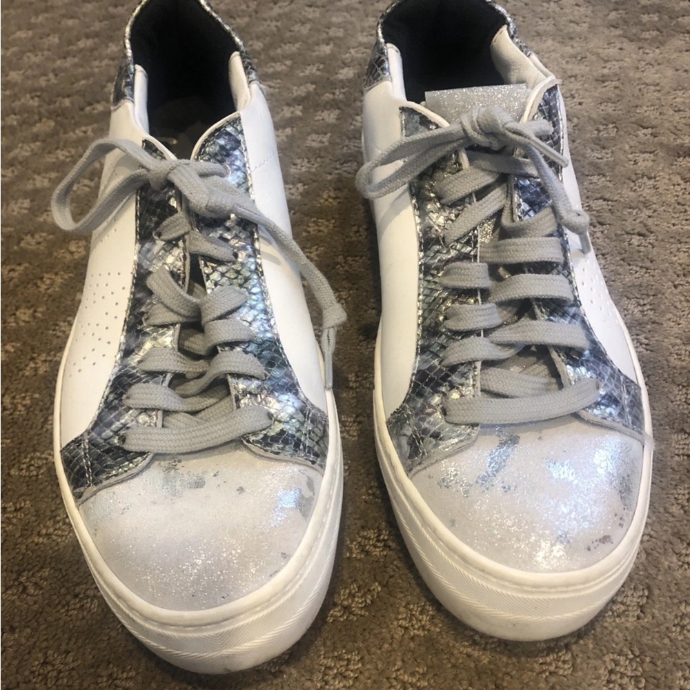 P448 Stylish Women's Sneakers in White and Silver
